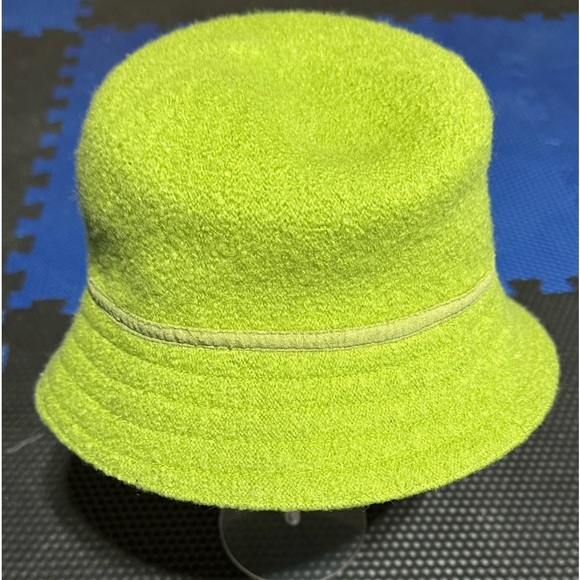 Talbots Accessories - Talbots 90s Y2K Lime Green Knit Wool Cloche Hat